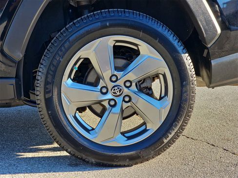 Used 2019 Toyota RAV4 Limited image 35
