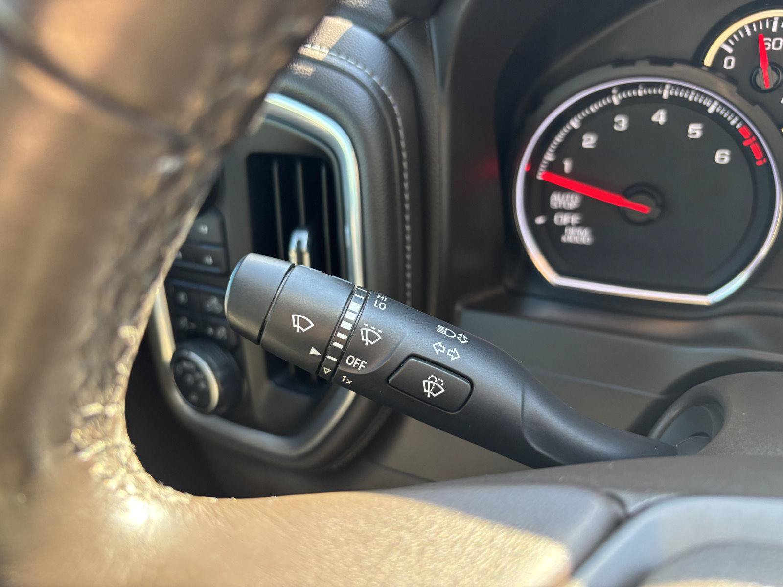 Used 2021 Chevrolet Silverado 1500 LTZ AWD/4WD image 31