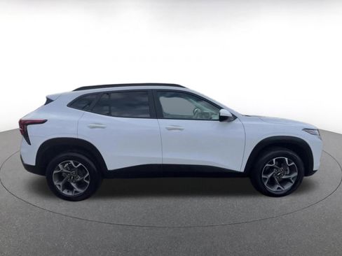 Used 2025 Chevrolet Trax LT image 16