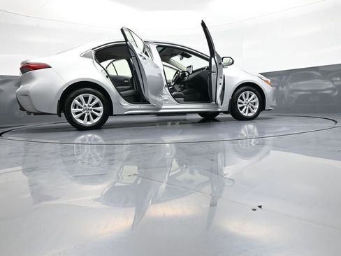 Used 2025 Toyota Corolla XLE image 47