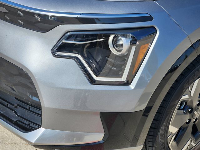 Certified 2024 Kia Niro Wind FWD image 9