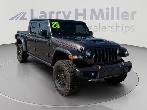 Used 2023 Jeep Gladiator Mojave AWD/4WD image 7