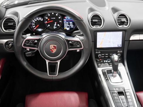 Used 2017 Porsche 718 Boxster RWD image 13