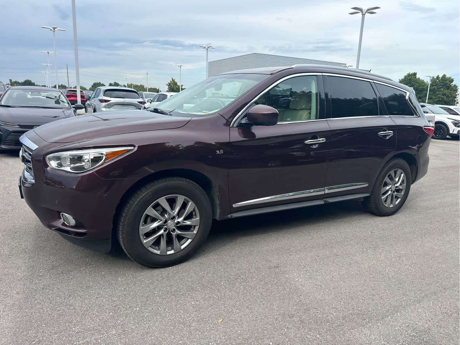 Used 2015 INFINITI QX60 Luxe w/ Premium Plus Package AWD/4WD image 2