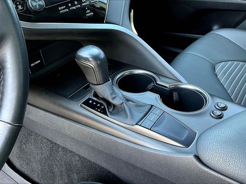 Used 2022 Toyota Camry SE w/ Convenience Package image 18