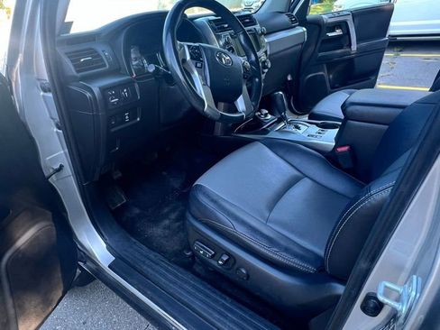 Used 2018 Toyota 4Runner SR5 Premium AWD/4WD image 8
