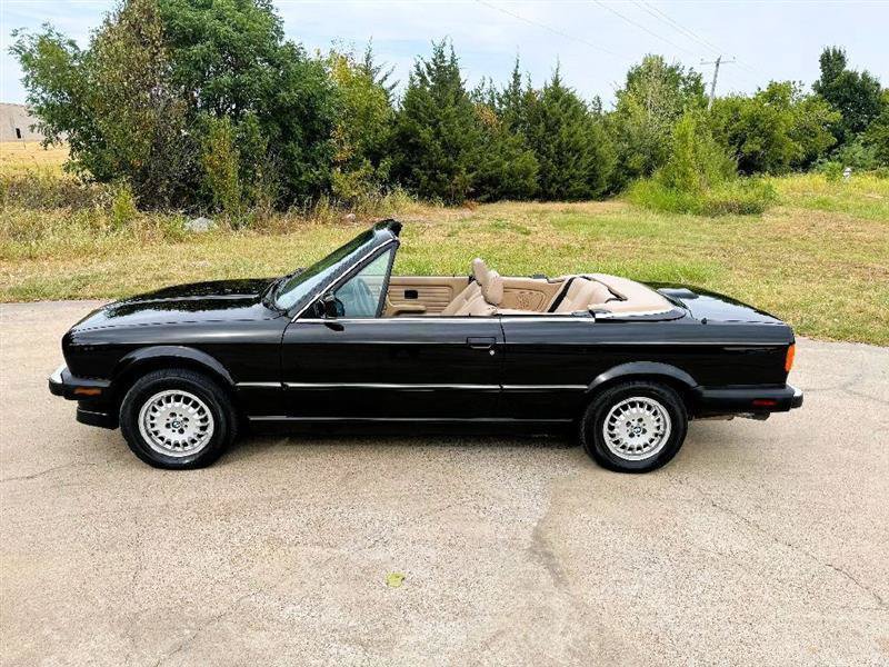 Used 1991 BMW 325i Convertible RWD image 18