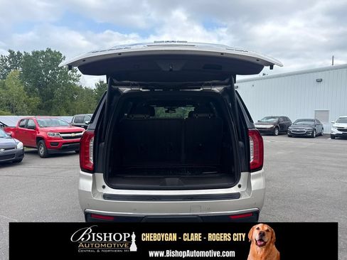 Used 2024 GMC Yukon SLT w/ SLT Luxury Package AWD/4WD image 21