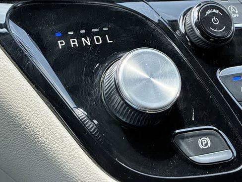 Used 2023 Chrysler Pacifica Touring-L FWD image 37