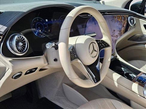 Used 2023 Mercedes-Benz EQS 580 4MATIC SUV image 9