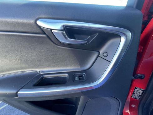 Used 2015 Volvo S60 T6 R-Design image 17