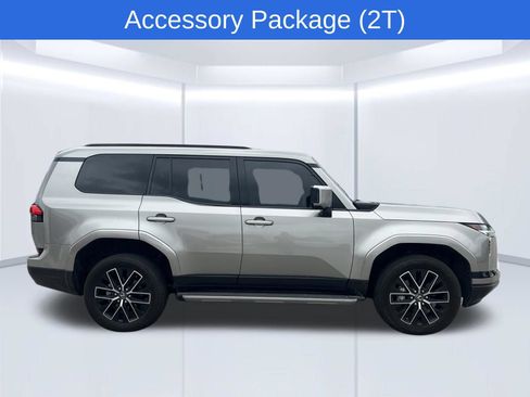 Used 2025 Lexus GX 550 w/ Accessory Package (2T) AWD/4WD image 4