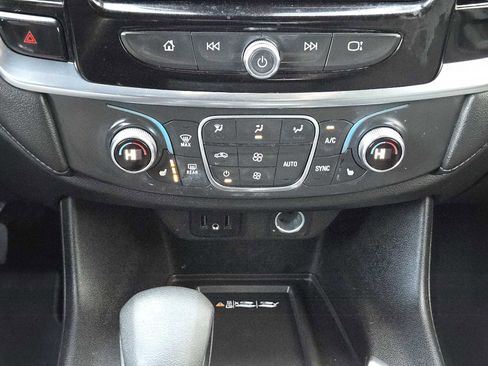 Used 2022 Chevrolet Traverse LT image 20