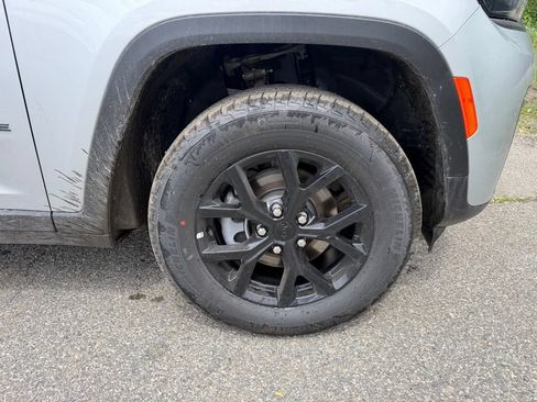 New 2026 Jeep Grand Cherokee Altitude AWD/4WD image 28