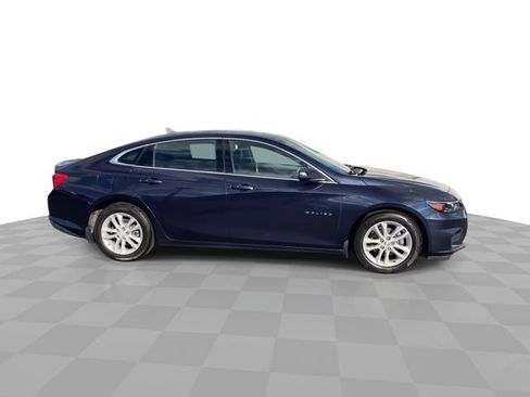 Used 2016 Chevrolet Malibu LT w/ Leather Package FWD image 9