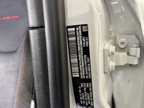 Used 2023 Jeep Renegade Trailhawk image 36