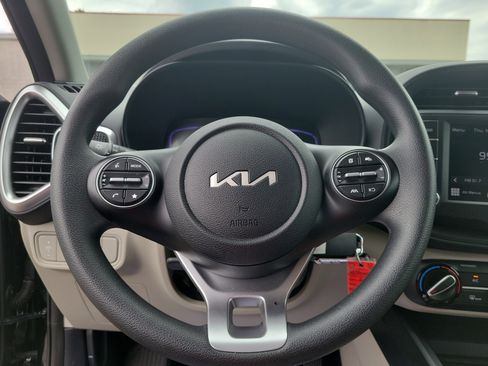Used 2025 Kia Soul LX FWD image 22