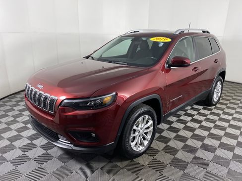 Used 2019 Jeep Cherokee Latitude w/ Cold Weather Group image 10
