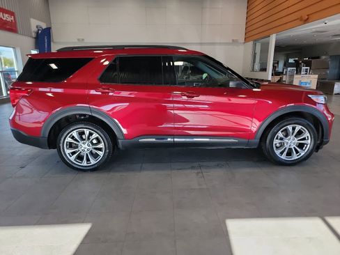 Used 2023 Ford Explorer XLT w/ Equipment Group 202A AWD/4WD image 6