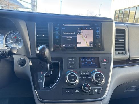Used 2017 Toyota Sienna XLE image 20