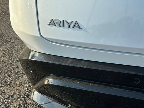 Used 2024 Nissan Ariya AWD image 12