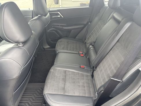 Used 2024 Mitsubishi Outlander SE image 16