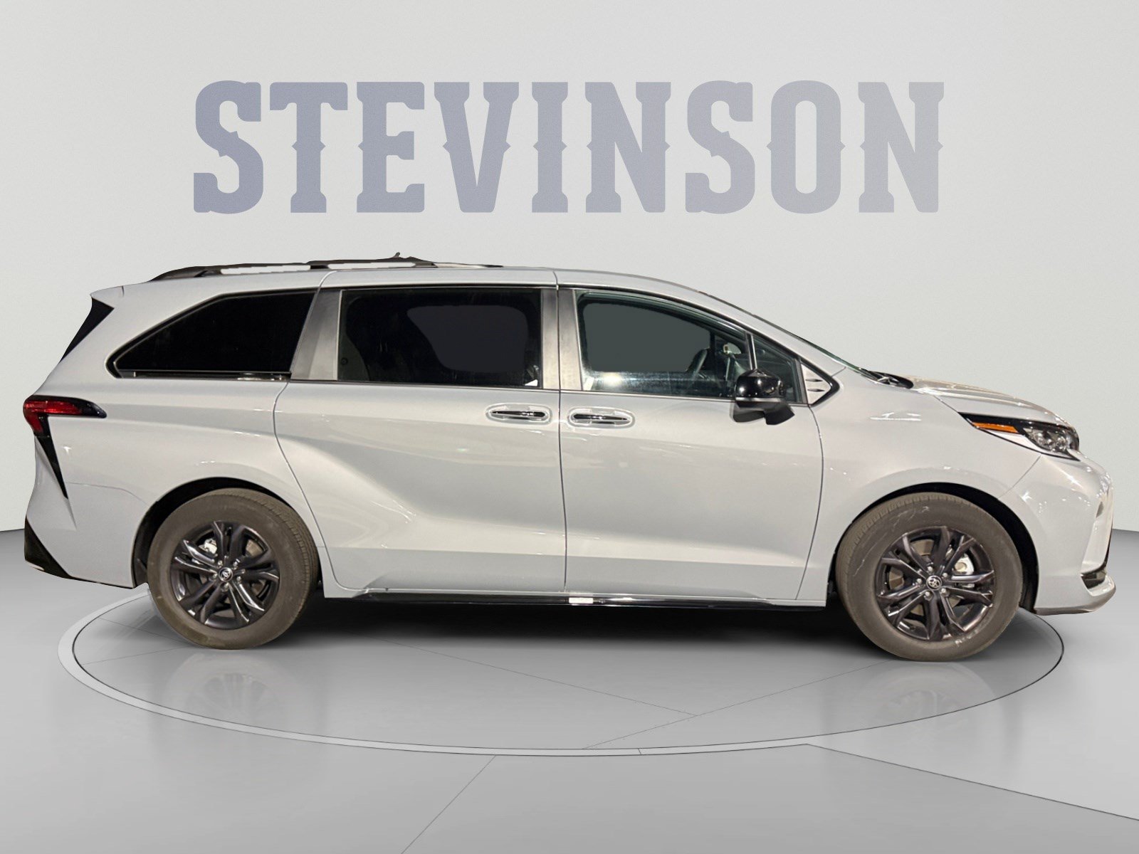 Used 2026 Toyota Sienna XSE AWD/4WD image 6