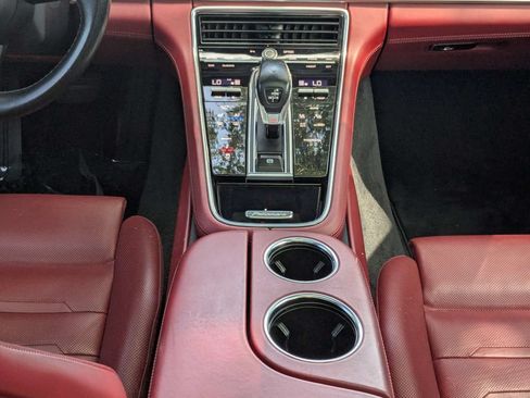 Used 2022 Porsche Panamera RWD image 28