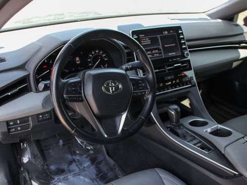 Used 2019 Toyota Avalon XLE image 17