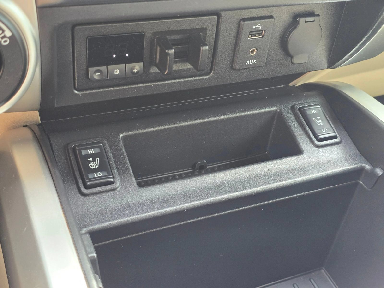 Used 2016 Nissan Titan SL AWD/4WD image 31