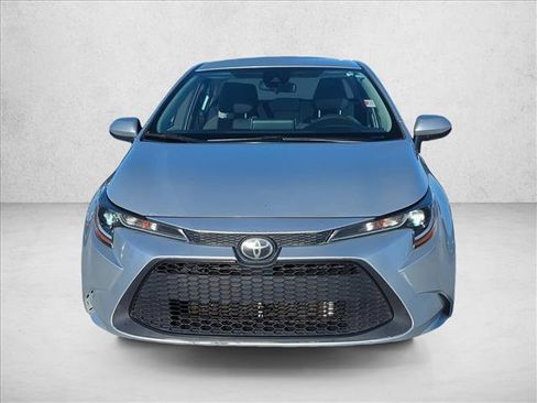 Used 2020 Toyota Corolla LE image 2