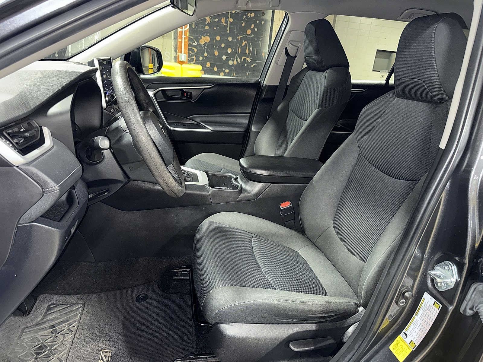Used 2023 Toyota RAV4 LE AWD/4WD image 15