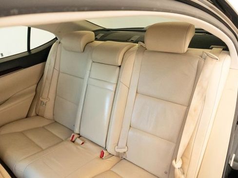 Used 2013 Lexus ES 350 w/ Luxury Pkg FWD image 16