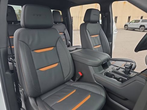 Used 2025 GMC Sierra 1500 AT4 w/ AT4 Premium Package image 10