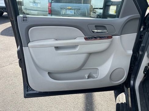 Used 2010 Chevrolet Suburban LT image 16