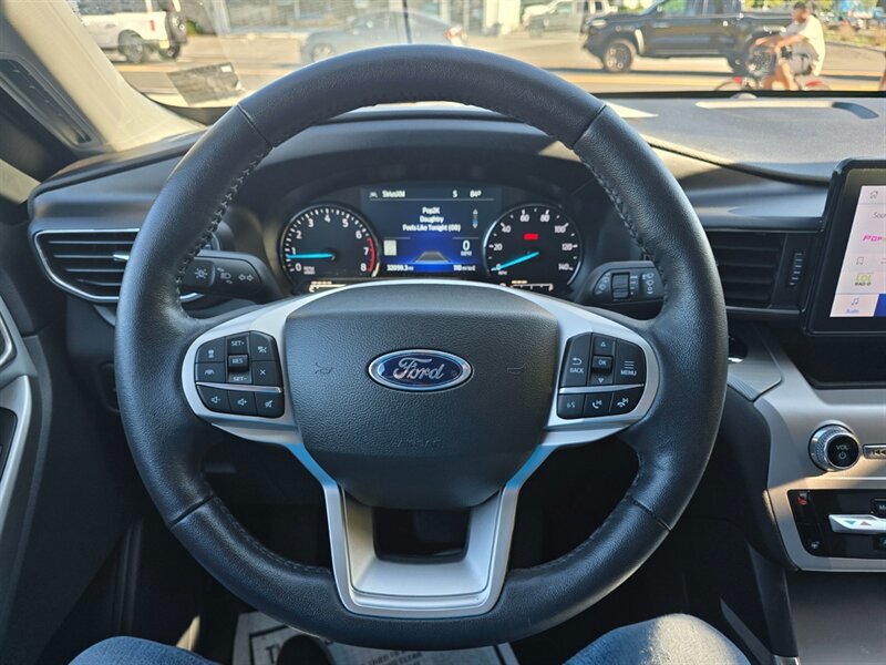 Used 2023 Ford Explorer XLT w/ Equipment Group 202A AWD/4WD image 6