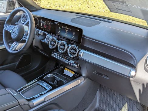 Used 2026 Mercedes-Benz GLB 250 image 34