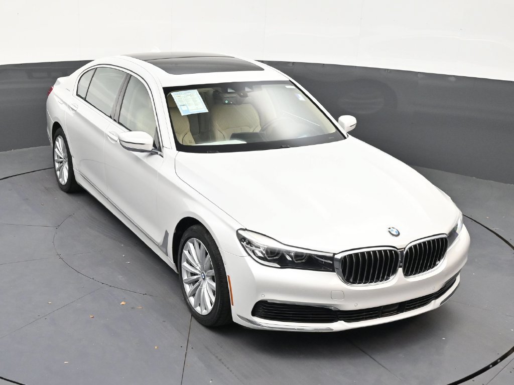 Used 2019 BMW 740i w/ Executive Package RWD image 16