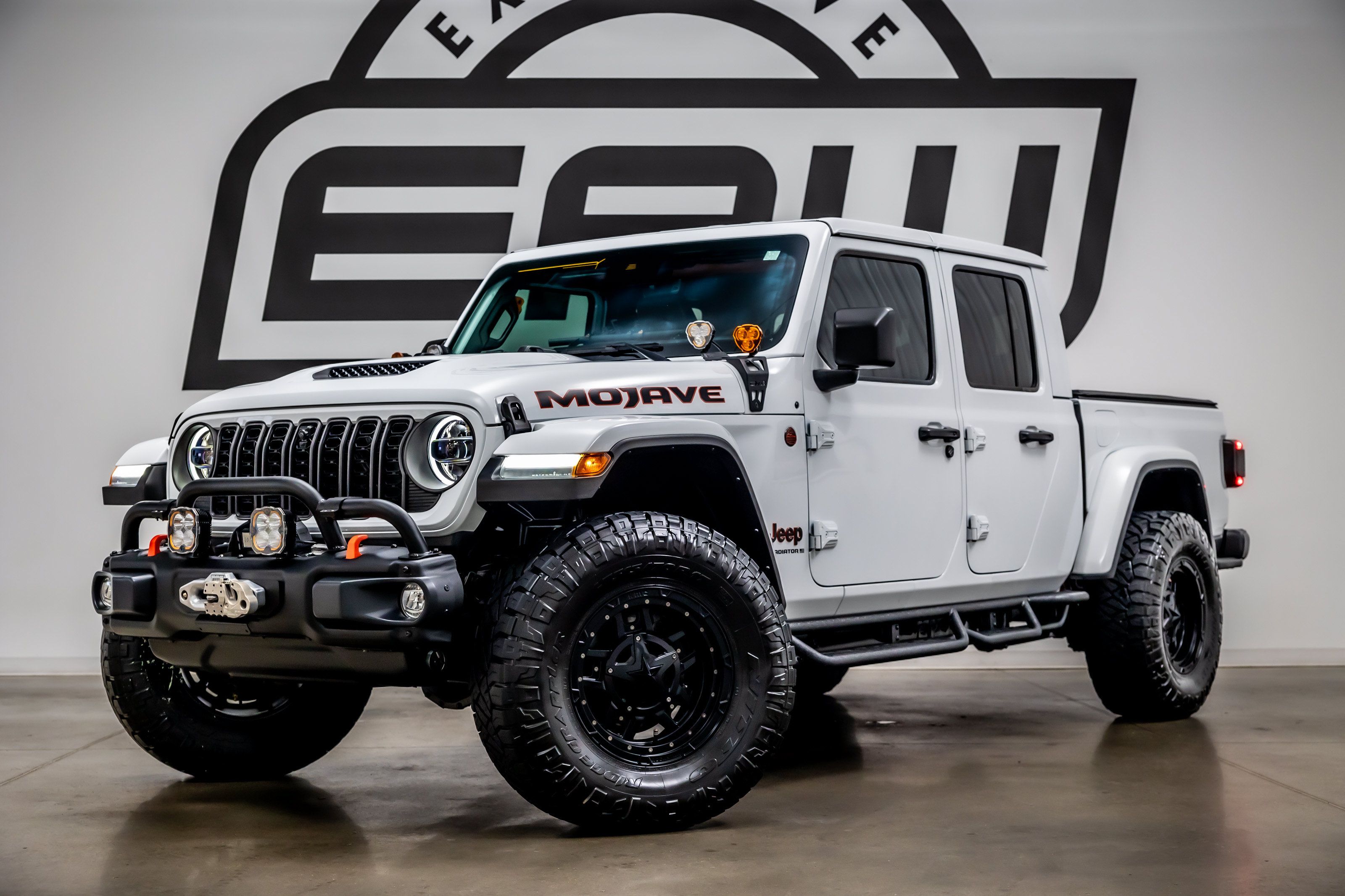 Used 2024 Jeep Gladiator Mojave AWD/4WD image 1