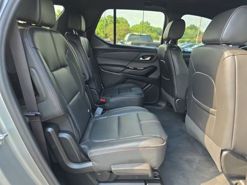Used 2023 Chevrolet Traverse RS FWD image 15