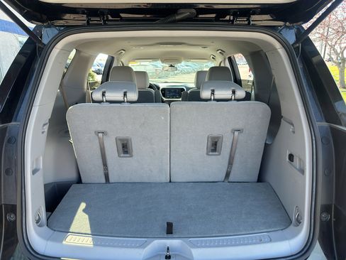 Used 2023 GMC Acadia SLE image 13