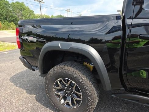 Used 2025 Chevrolet Colorado ZR2 AWD/4WD image 12