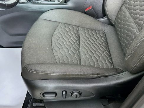 Used 2018 Chevrolet Equinox LT image 19