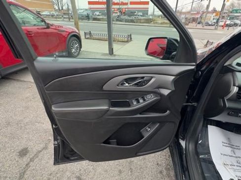 Used 2019 Chevrolet Traverse LT image 9