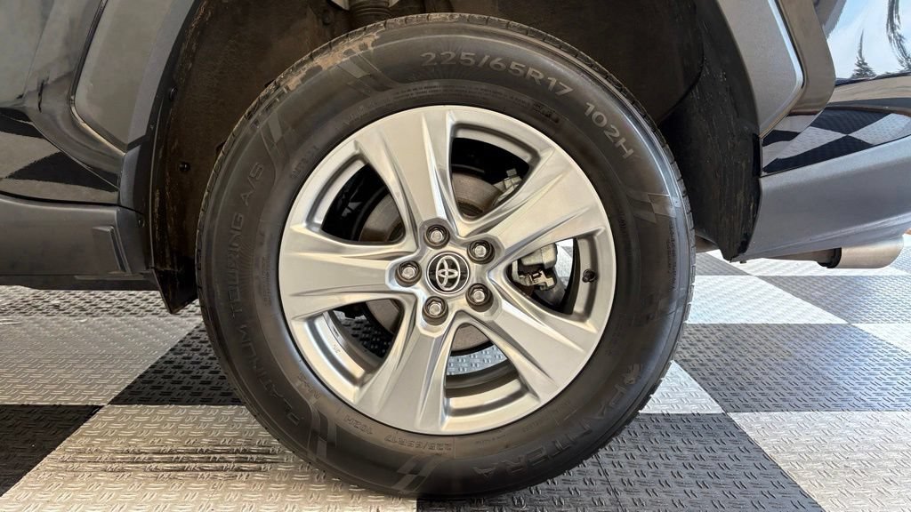Used 2024 Toyota RAV4 XLE FWD image 11