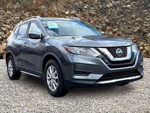 Used 2018 Nissan Rogue SV image 10