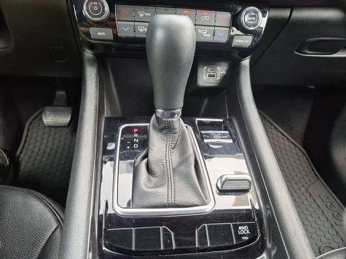 Used 2025 Jeep Compass Latitude w/ Sun & Sound Group AWD/4WD image 19