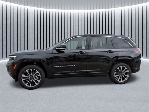 Certified 2024 Jeep Grand Cherokee Overland w/ Luxury Tech Group IV AWD/4WD image 14