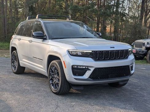 Used 2025 Jeep Grand Cherokee Summit image 2