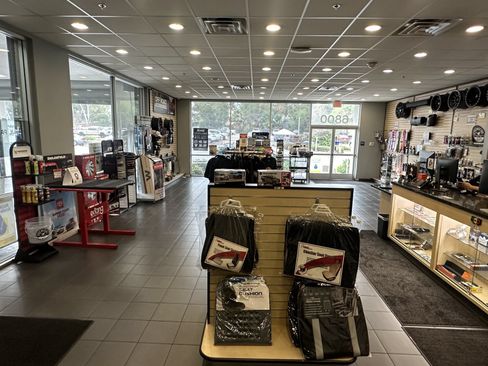 Used 2025 Toyota Corolla Cross XLE FWD image 10